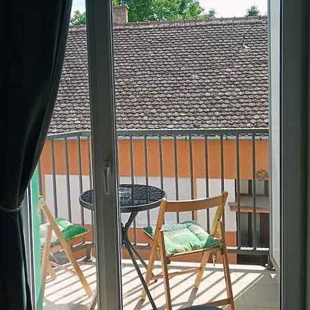 Easy Check In 021 Vladika